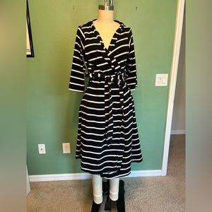 Maternity - black and white wrap dress with pockets